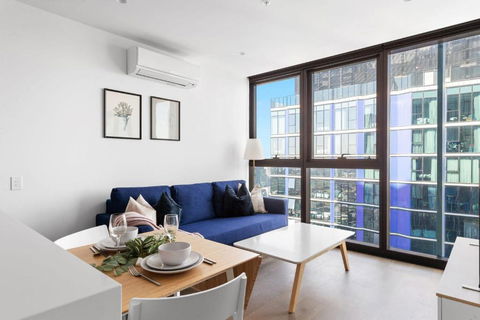 A Cozy & Comfy 2BR Apt Up In The Clouds Near CBD - Broome Tourism 3