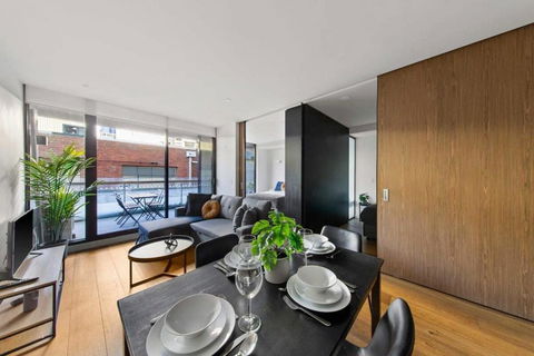 A Modern & Spacious 2BR Apt Near Melbourne Uni - Broome Tourism 4