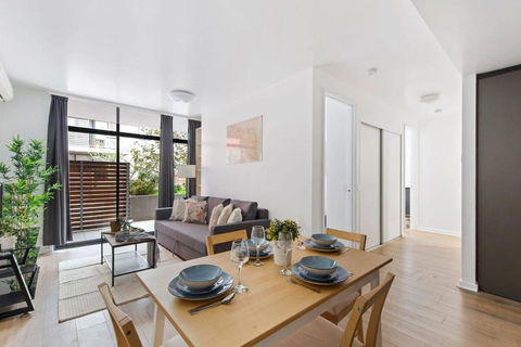 A Spacious 2BR Apt With A Courtyard & FREE Parking - Broome Tourism 0