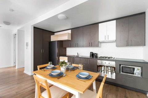 A Spacious 2BR Apt With A Courtyard & FREE Parking - Broome Tourism 3