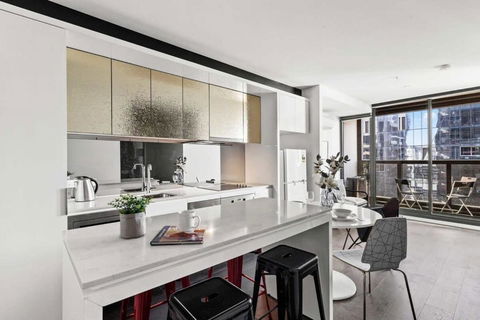 A Stylish 2BR Apt Next To Southern Cross With City Views - Broome Tourism 2
