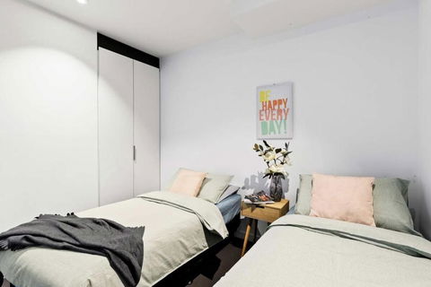 A Stylish 2BR Apt Next To Southern Cross With City Views - Broome Tourism 4