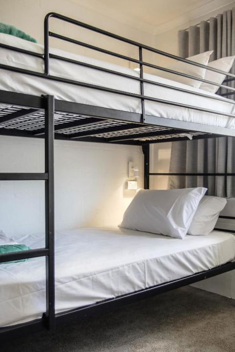 Abode Mooloolaba, Backpackers & Motel Rooms - Broome Tourism 1