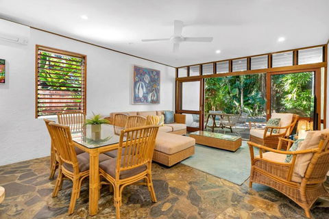 Absolute Beachfront, Heart Of Port Douglas - 24 S - Broome Tourism 0