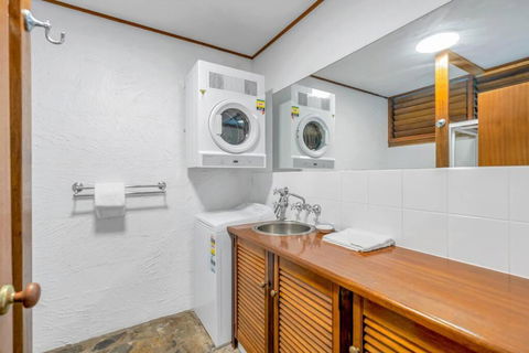 Absolute Beachfront, Heart Of Port Douglas - 24 S - Broome Tourism 4
