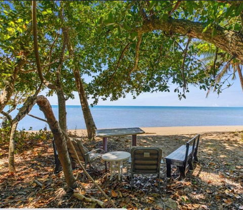 Absolute Beachfront WongaBelle- Pet Friendly - Broome Tourism 1