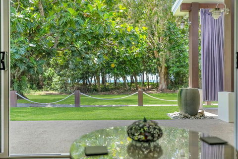 Absolute Beachfront WongaBelle- Pet Friendly - Broome Tourism 4