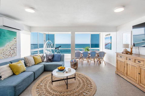 Absolute Oceanfront Yamba - Oceanstays - Broome Tourism 2