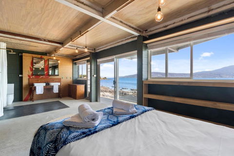 Absolute Waterfront Only 15 Minutes From Hobart - Broome Tourism 1