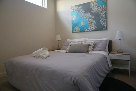 Adelaide CBD Bluebird Apartment - Broome Tourism 3