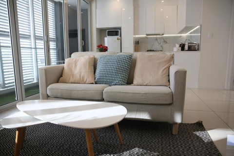 Adelaide CBD Bluebird Apartment - Broome Tourism 1