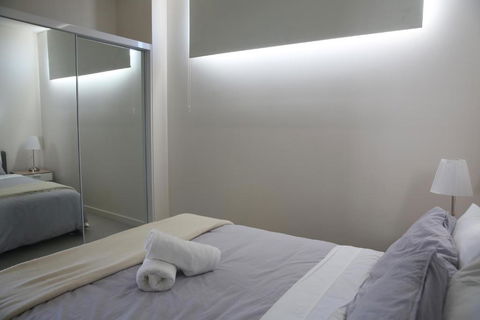 Adelaide CBD Bluebird Apartment - Broome Tourism 4