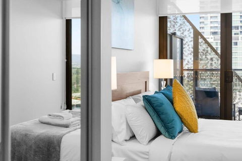 Adelaide CBD Oasis - 2BR Realm Retreat - Level 19 - Broome Tourism 3