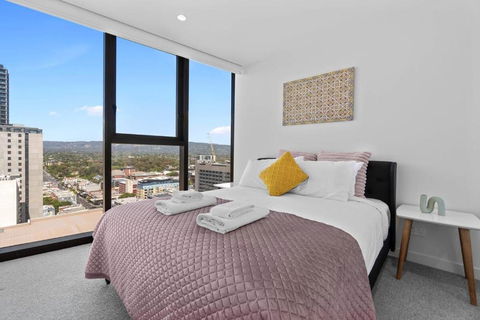 Adelaide CBD Oasis - 2BR Realm Retreat - Level 19 - Broome Tourism 2