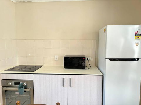 Affordable 3-Bedroom Grannyflat In Coopers Plains - Broome Tourism 3