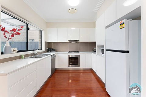 Aircabin - Carlingford - Sydney - 4 Beds House - Broome Tourism 1