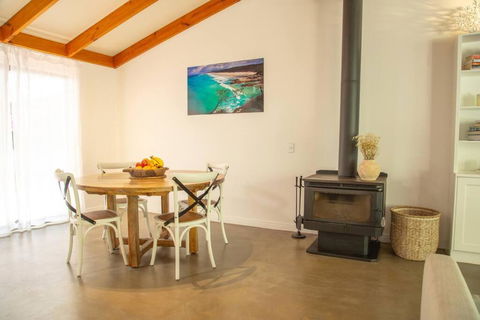 Al Fresco Residence In The Heart Of Point Lookout! - Broome Tourism 4