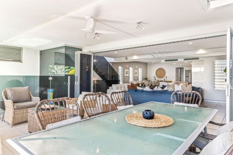 Alex Beach House, 100 Steps To The Sand, With Ocean Views - Broome Tourism 2
