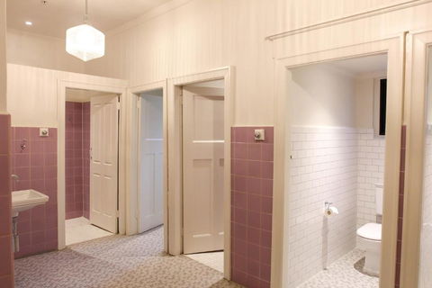 Alpine Hotel, Eat Drink Sleep - Broome Tourism 2