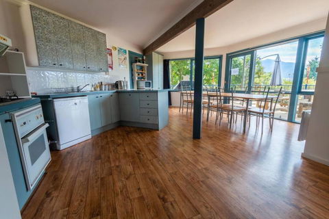Alpzview Guesthouse - Broome Tourism 1