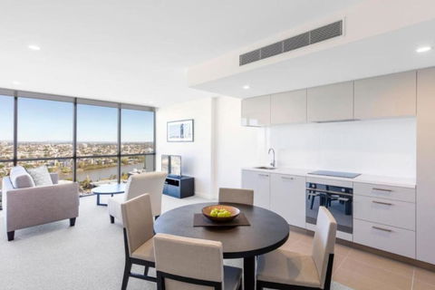 Amazing 2BR Delicate Apt, 1min To Train Station - Broome Tourism 4