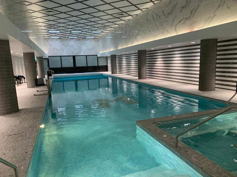 Amazing 1 Bedroom Apt With Large Living & Extra Sleeping Space -up To 5 Ppl Plus Gym Jacuzzi Spa Pool Sauna And Garden With BBQ - Broome Tourism 2