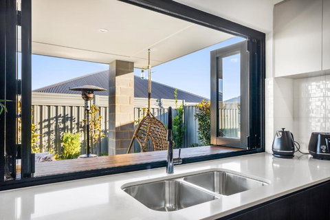 Amberton Beachs Little Paradise By Swan Bnb - Broome Tourism 0