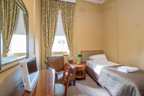 American Hotel Creswick - Broome Tourism 1