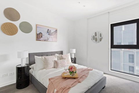 An Amazing 2BR Apt With City Views In Southbank - Broome Tourism 1