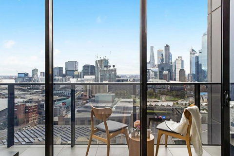 An Amazing 2BR Apt With City Views In Southbank - Broome Tourism 2
