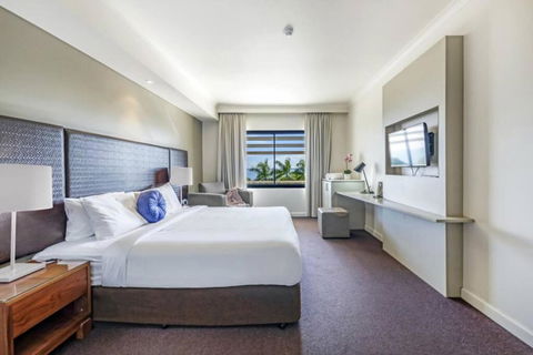 An Exceptional Seaside Esplanade Locale With Pool - Broome Tourism 0