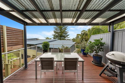 Angourie Blue 5 - Ocean Views - Broome Tourism 3