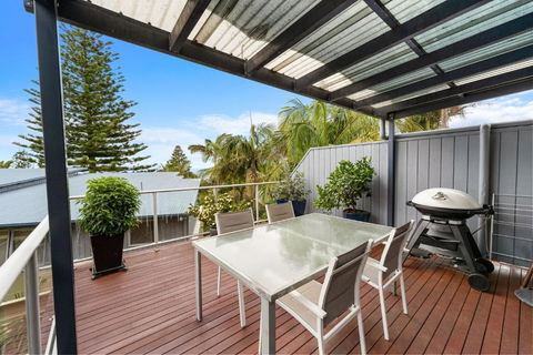 Angourie Blue 5 - Ocean Views - Broome Tourism 4