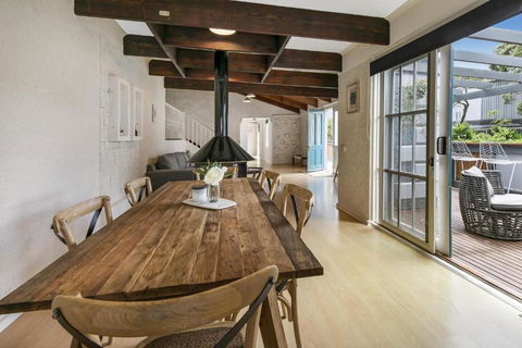 An Entertainers Oasis - Fun Home With Pool Table, Arcade Game, Basketball Ring - Broome Tourism 3