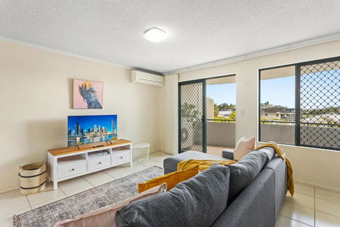 Albion Convenient Hideaway With Parking & Balcony - Broome Tourism 0