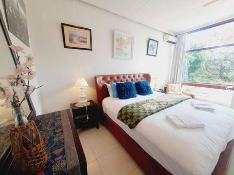 Architectural Bright Open 2B&1B Home With A Private Garden At Yarralumla - Broome Tourism 0