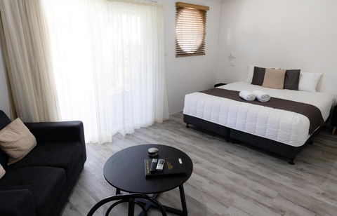 Aston Hill Motor Lodge - Broome Tourism 3