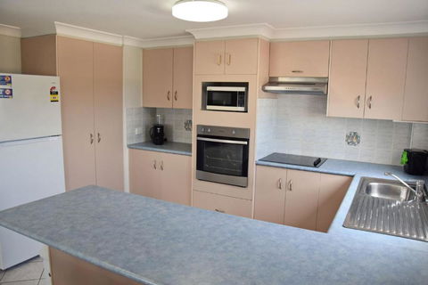Astor Apartment 2 - Bring Your Own Linen - Broome Tourism 4