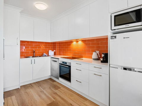 Astrids At Central Park - 2BR L Lake & Mountain Views L Central Location L WiFi - Broome Tourism 1