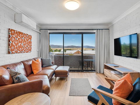Astrids At Central Park - 2BR L Lake & Mountain Views L Central Location L WiFi - Broome Tourism 2