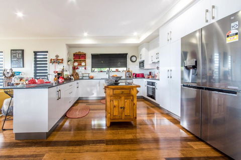 Austinmer - Cannonvale - Broome Tourism 0