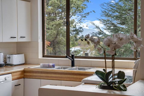 Avalanche 3 - 3BR Apartment L Central Location L Balcony L WiFi - Broome Tourism 3