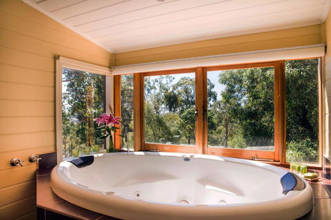 Avalon Private Spa Villa With Beautiful Tree Views - Broome Tourism 1