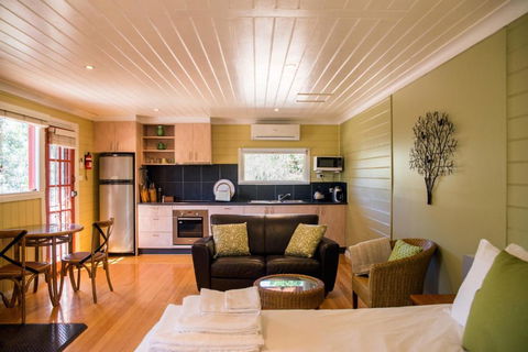 Avalon Private Spa Villa With Beautiful Tree Views - Broome Tourism 3
