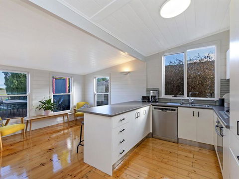 Avery Cottage - Broome Tourism 1