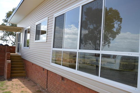 BATHURST GOLDFIELDS RESIDENCE On MOUNT PANORAMA - Broome Tourism 3