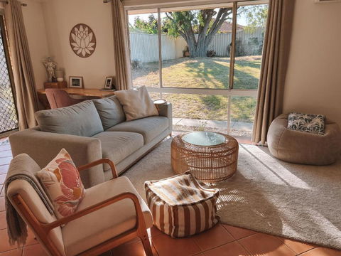 BEACH 400m, Big Yard, Playroom, Perfect For Families, Couples, Digital Nomads - Broome Tourism 0