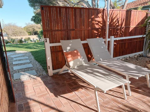 BEACH 400m, Big Yard, Playroom, Perfect For Families, Couples, Digital Nomads - Broome Tourism 3