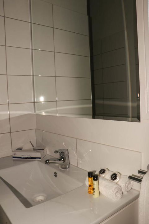 Emerald Park Motel - Broome Tourism 3