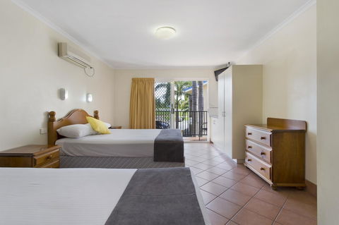 Glenmore Tavern - Broome Tourism 1
